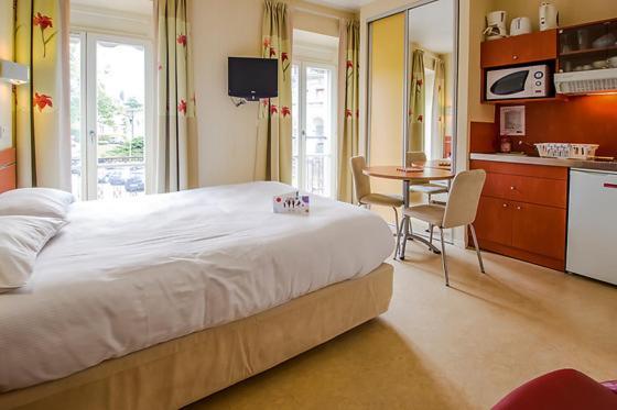 Garden & City Luxeuil Ex Le Metropole Et Les Thermes Zimmer foto